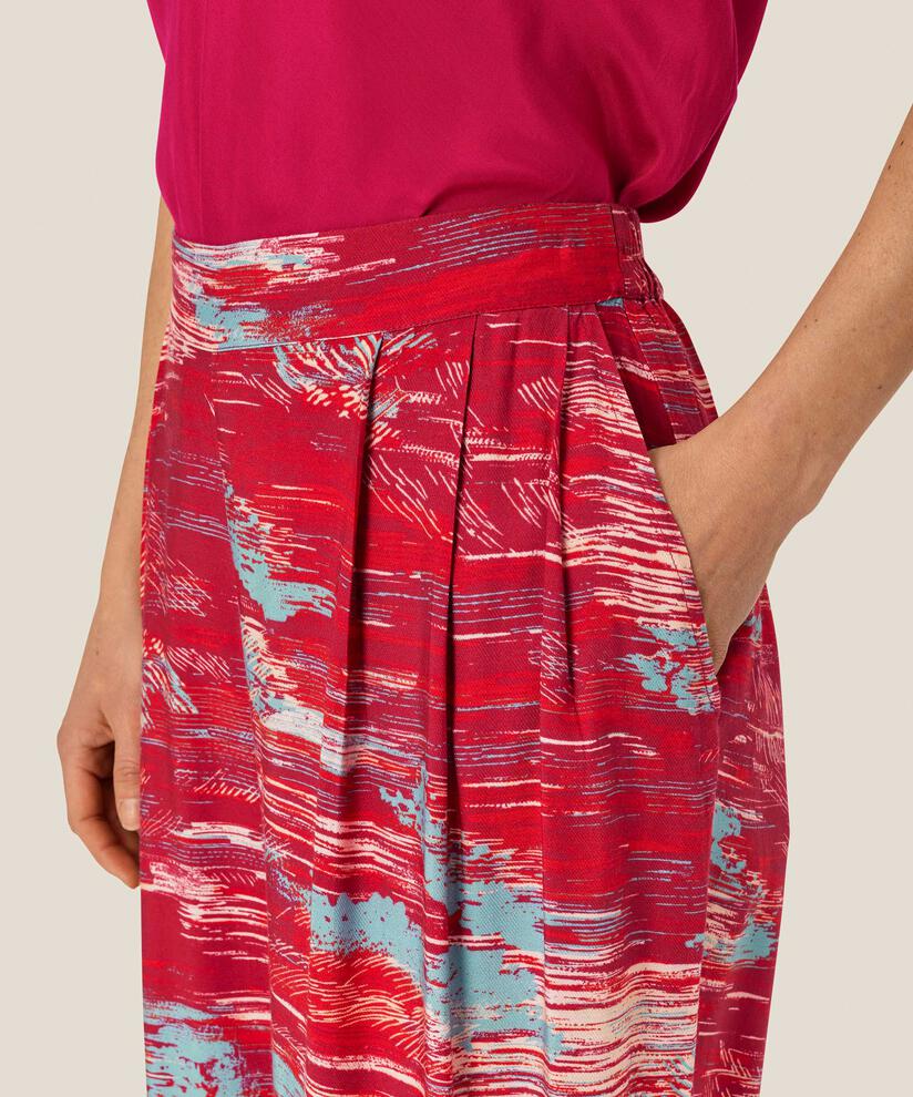 Patty Bukser, Persian Red