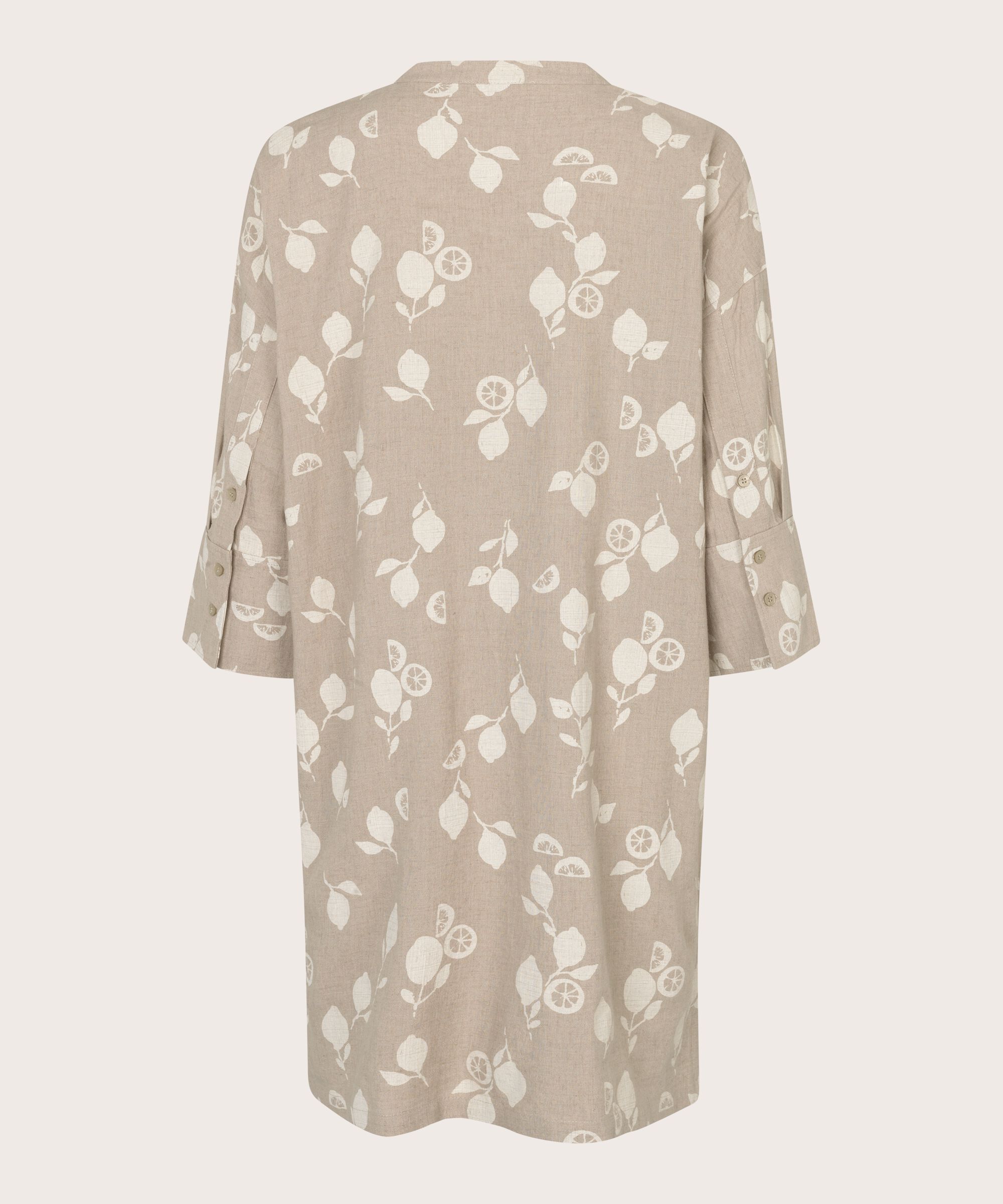 Genoveva Tunika, Natural