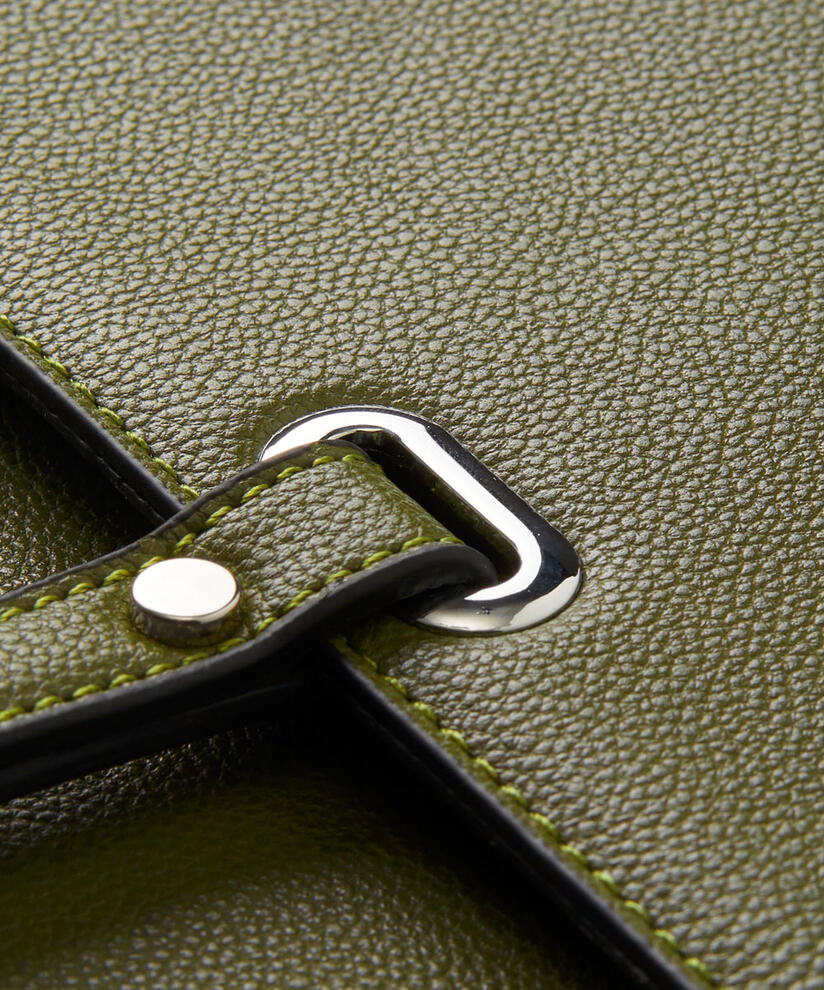 REGGIE TASKE, Capulet olive