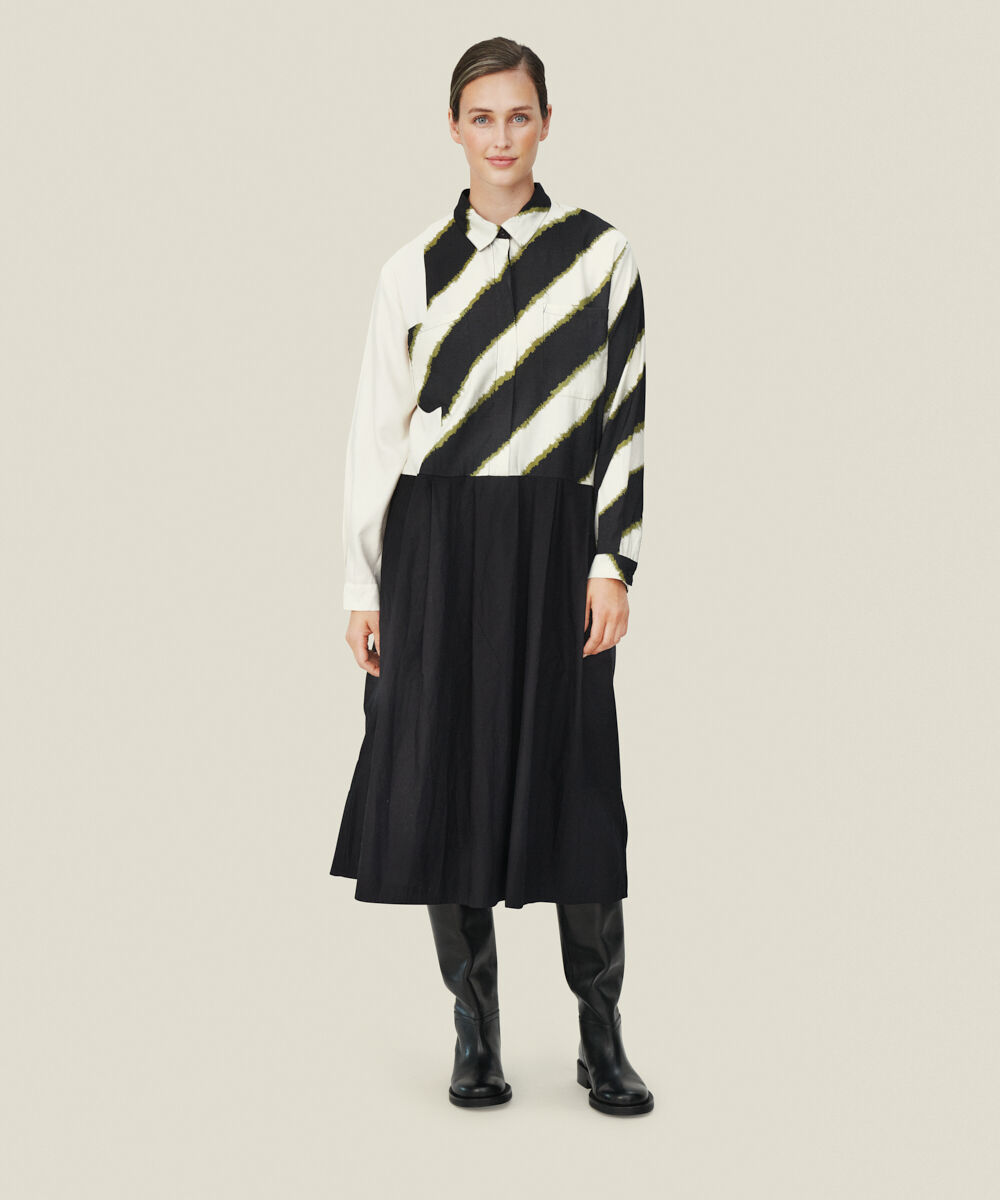 NUGANA KJOLE, Capulet Olive