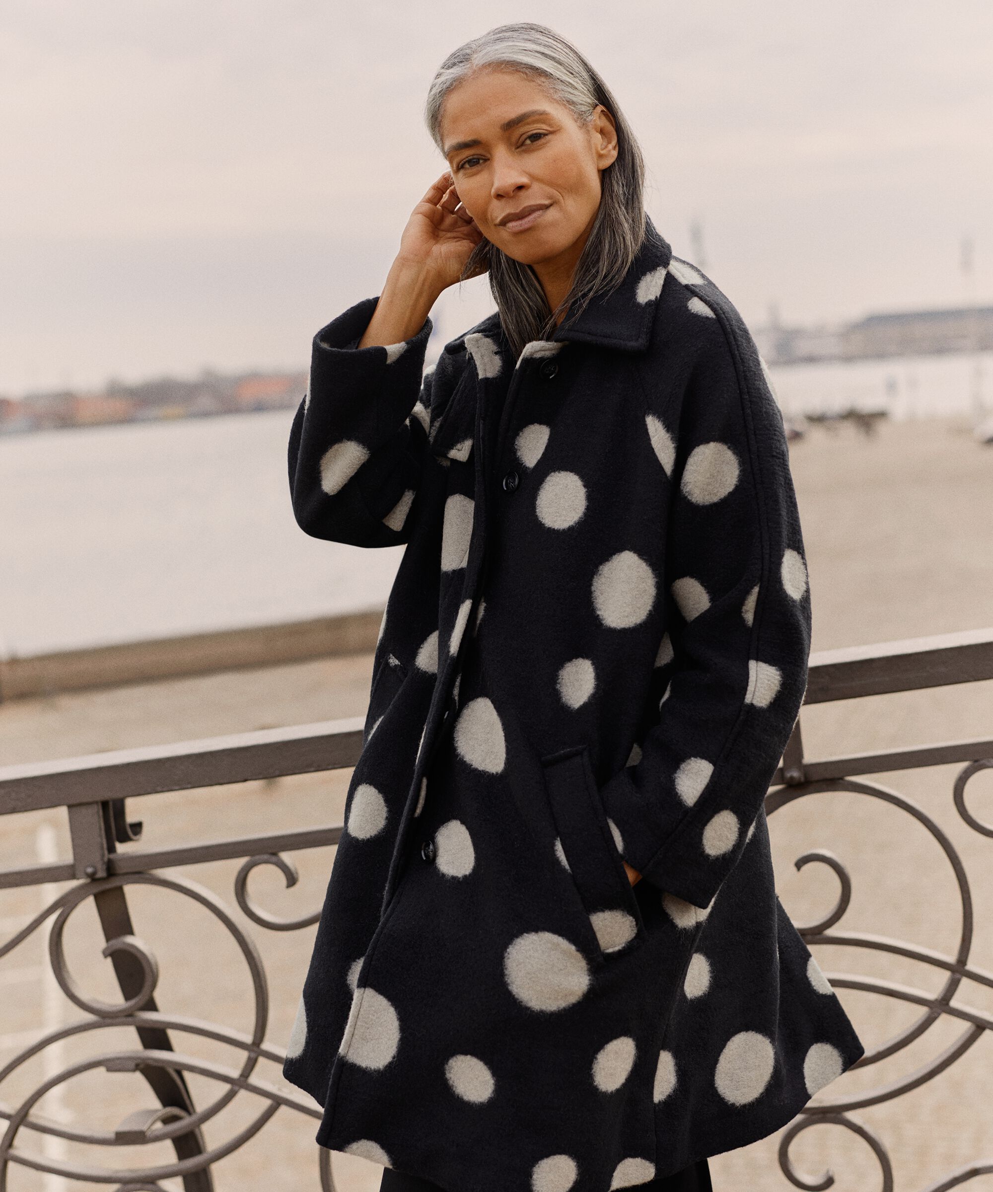 Tunila Uldfrakke, Black