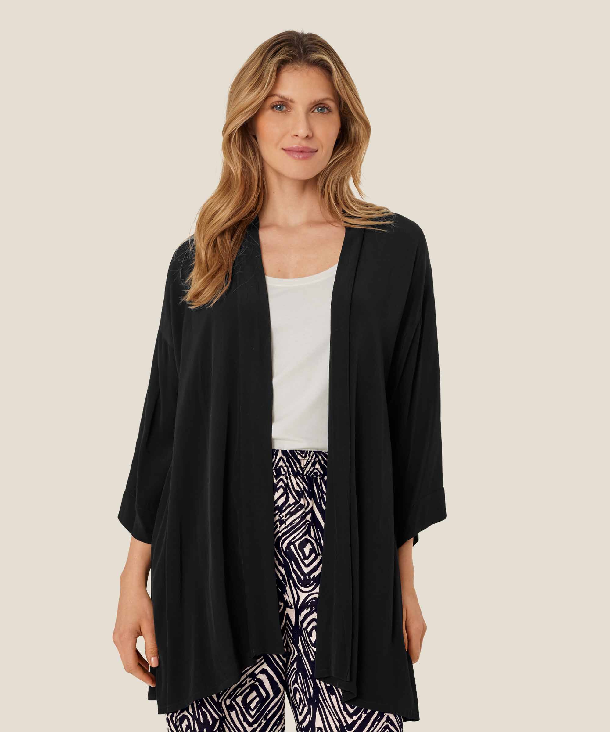 Josslyn Jakke, Black