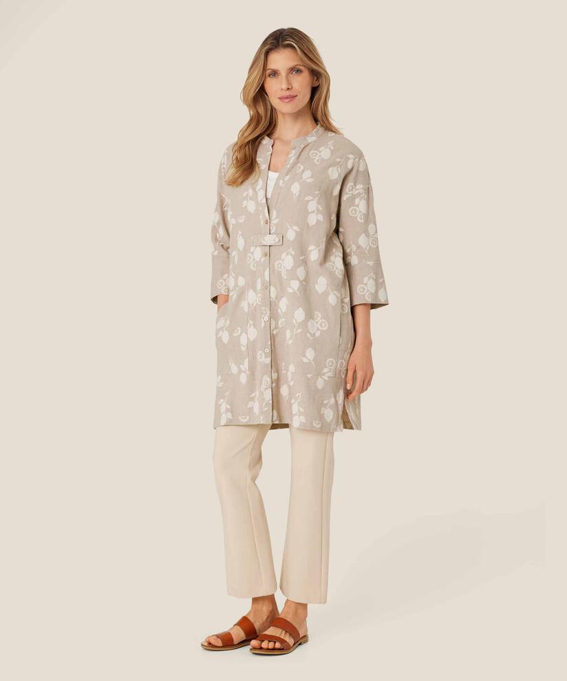 Genoveva Tunika, Natural