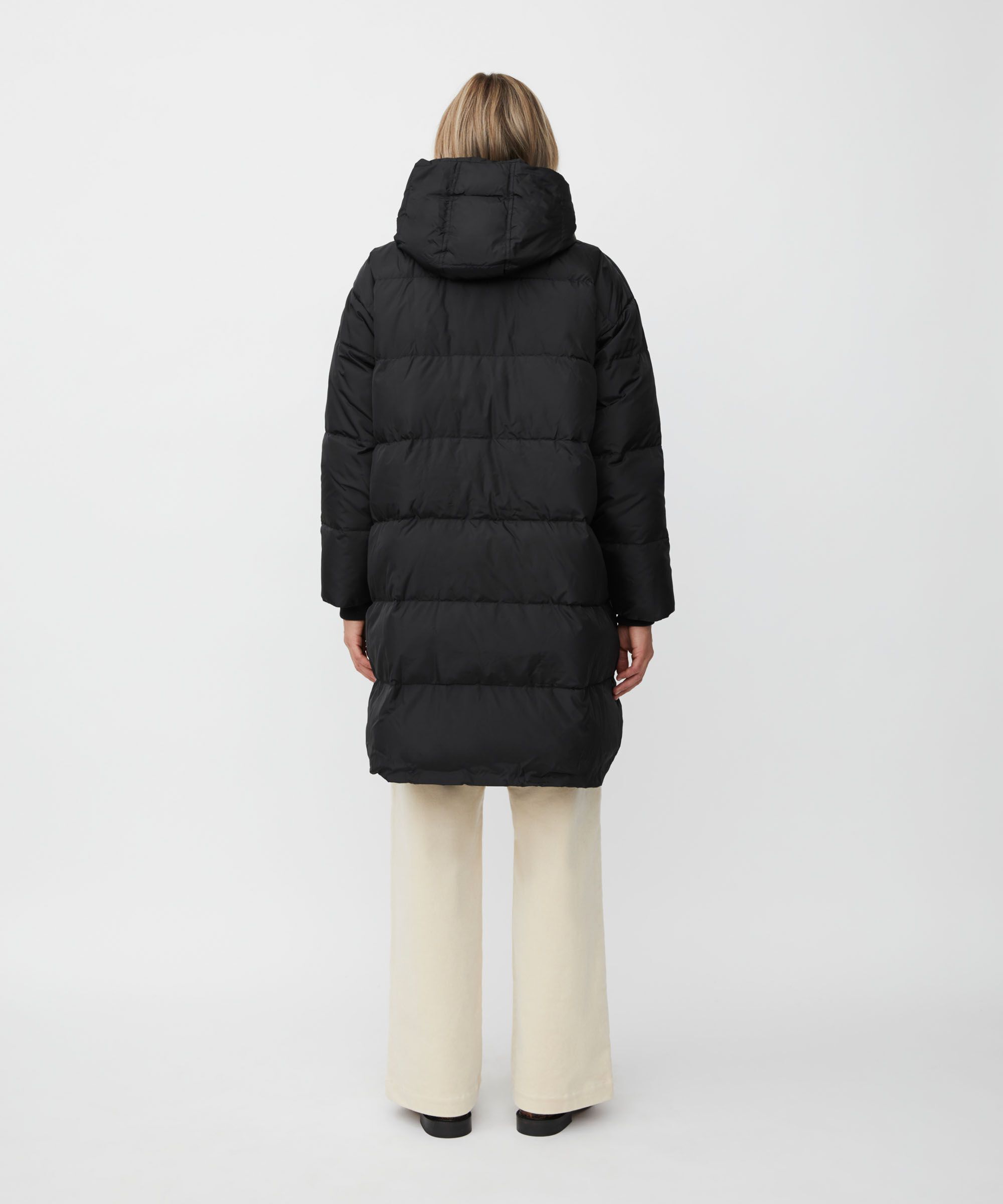 Thilde Dunfrakke, Black