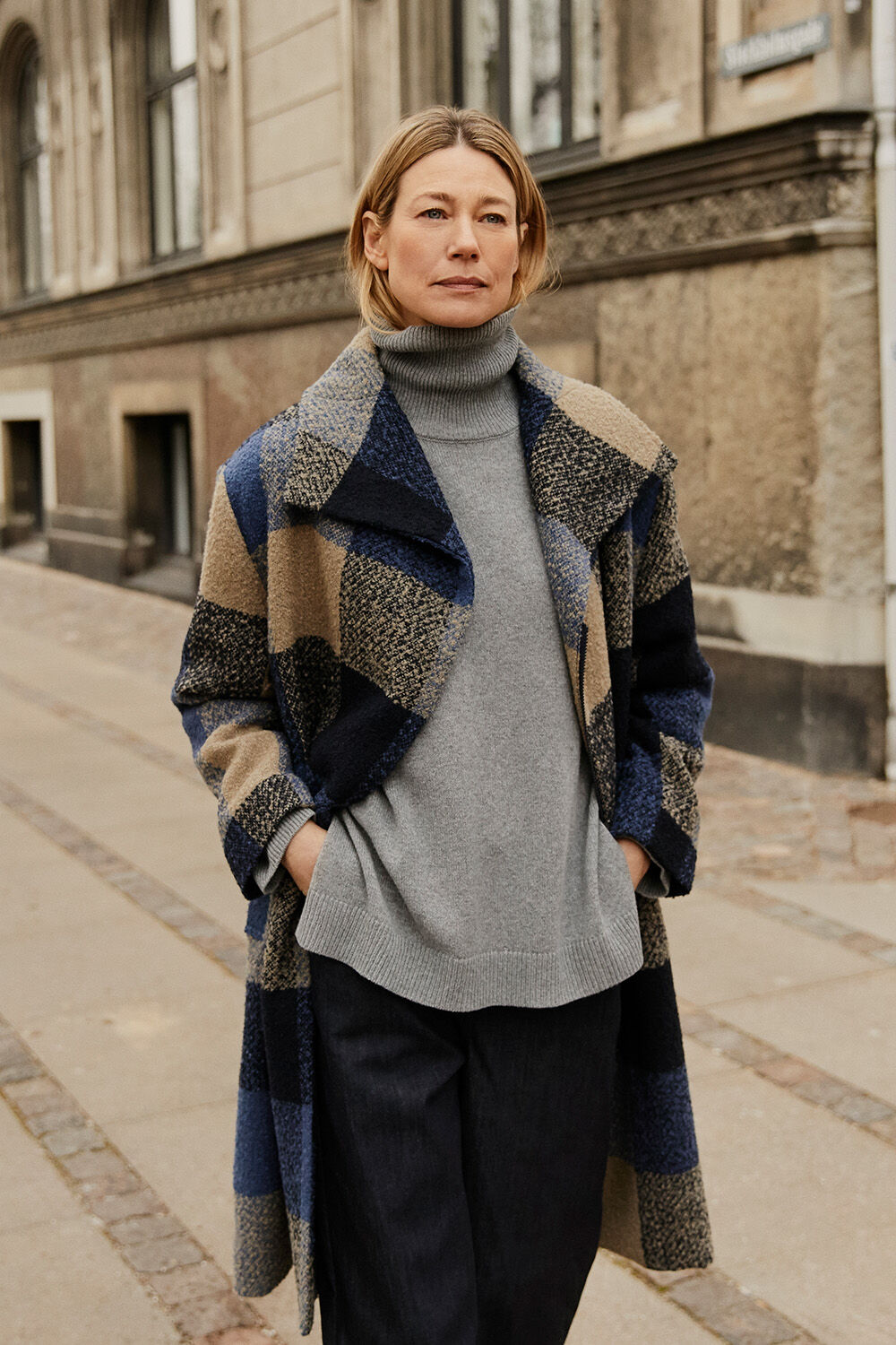 Tasoula Frakke - Navy Blazer, Faricka Top - M. Grey mel., Passang Denim Bukser - Dark Denim