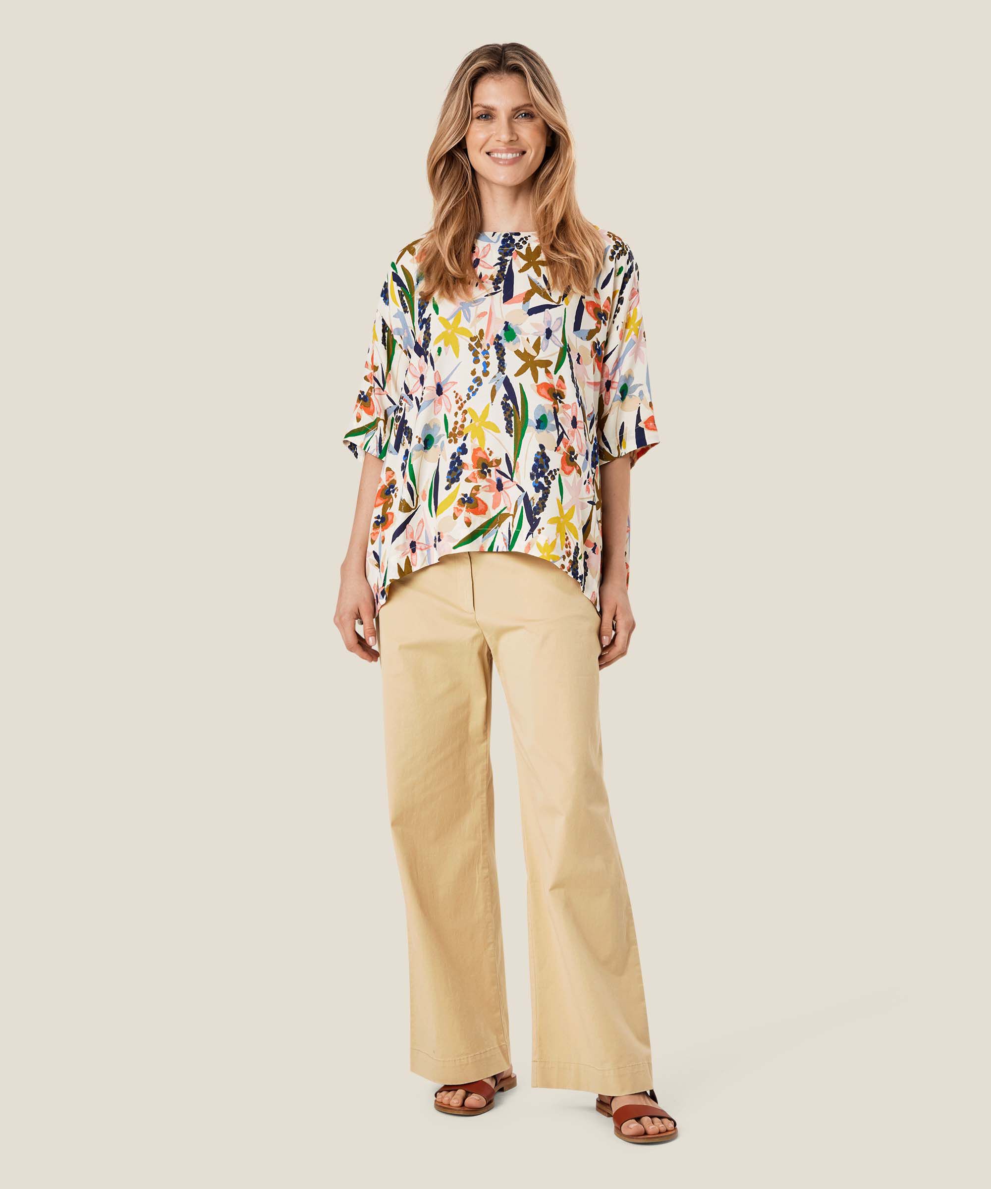 Pamila Bukser, Pale Khaki