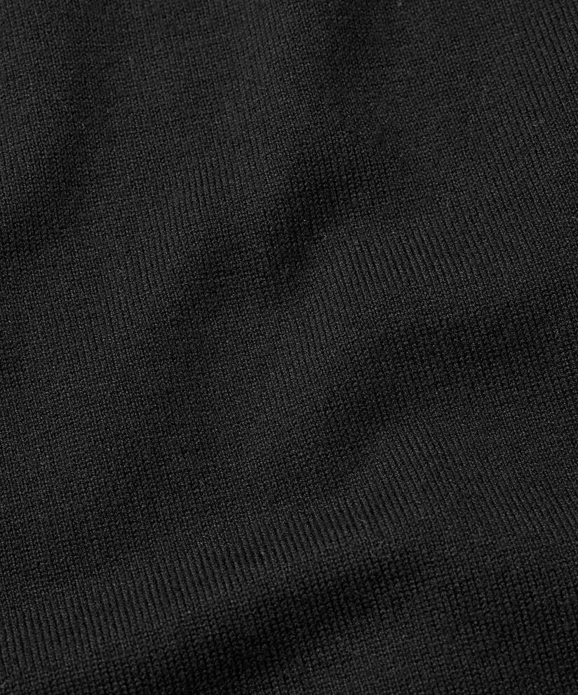 Nisuta Kjole, Black