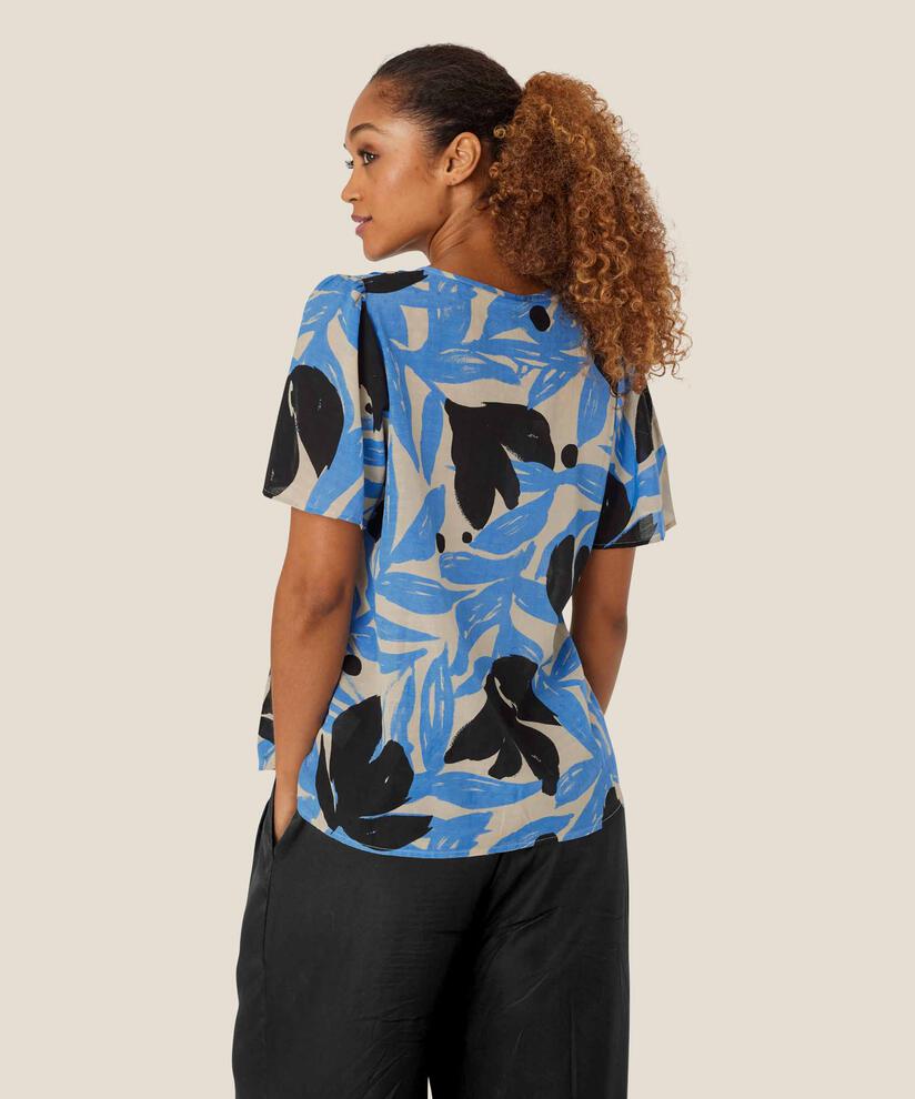 Delphia Top, Marina