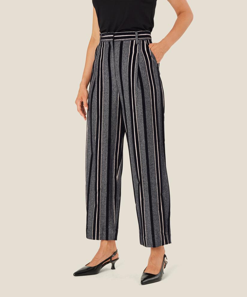 Piedad Bukser, Black