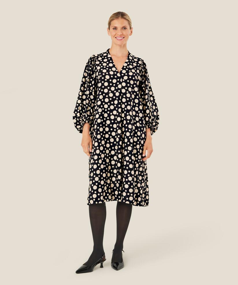 Nalo Kjole, Black