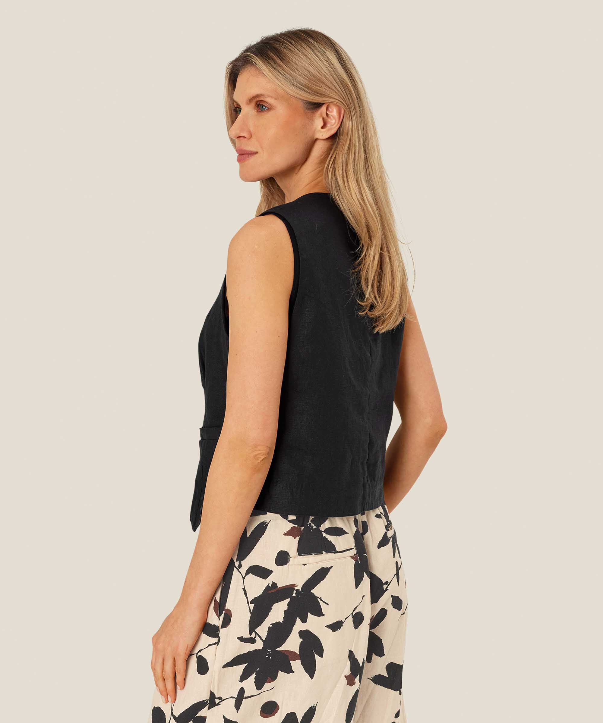Jordyn Vest, Black