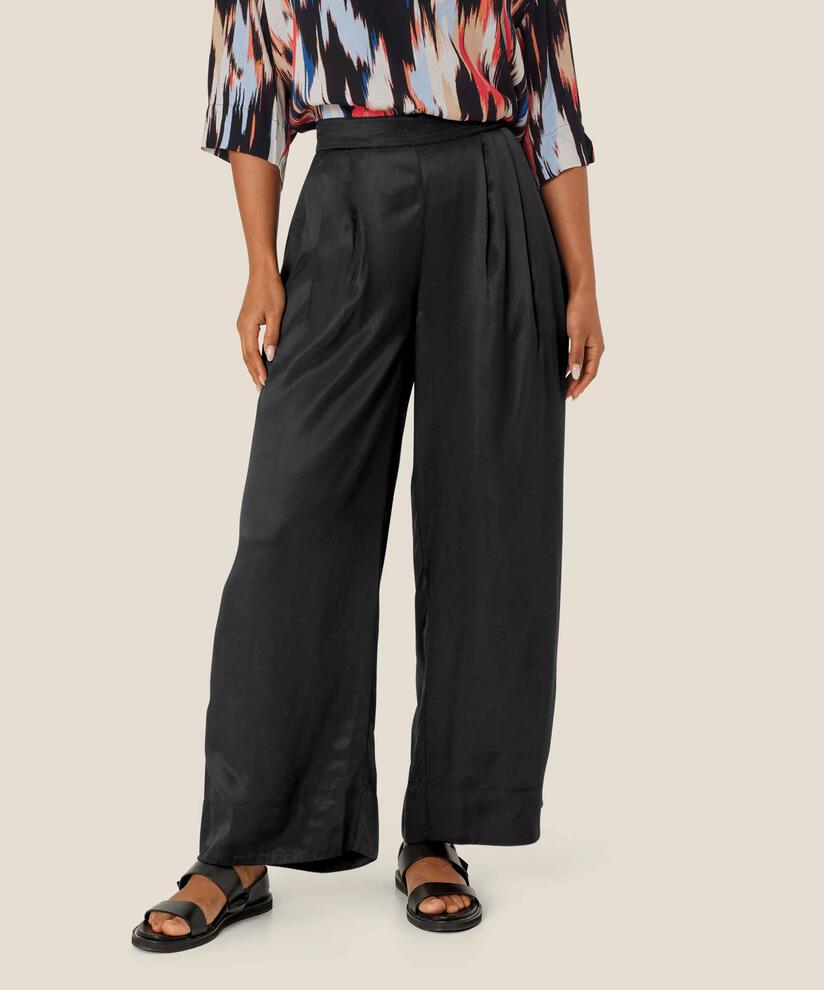 Patty Bukser, Black
