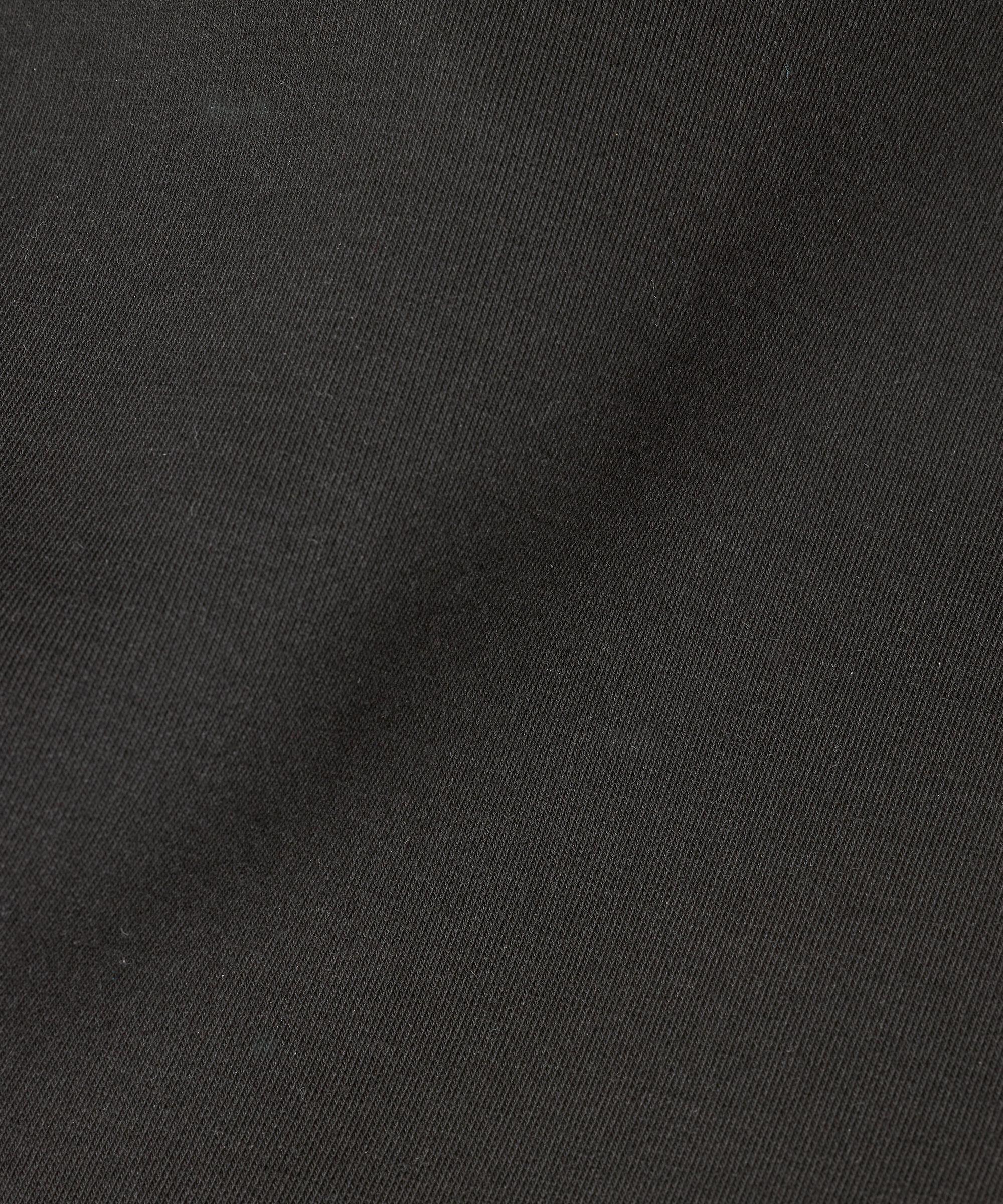 Tyni Frakke, Black