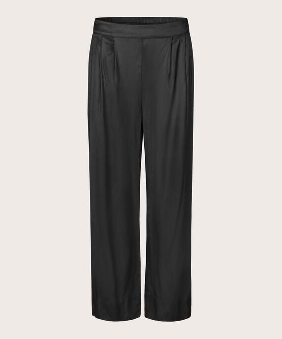 Patty Bukser, Black