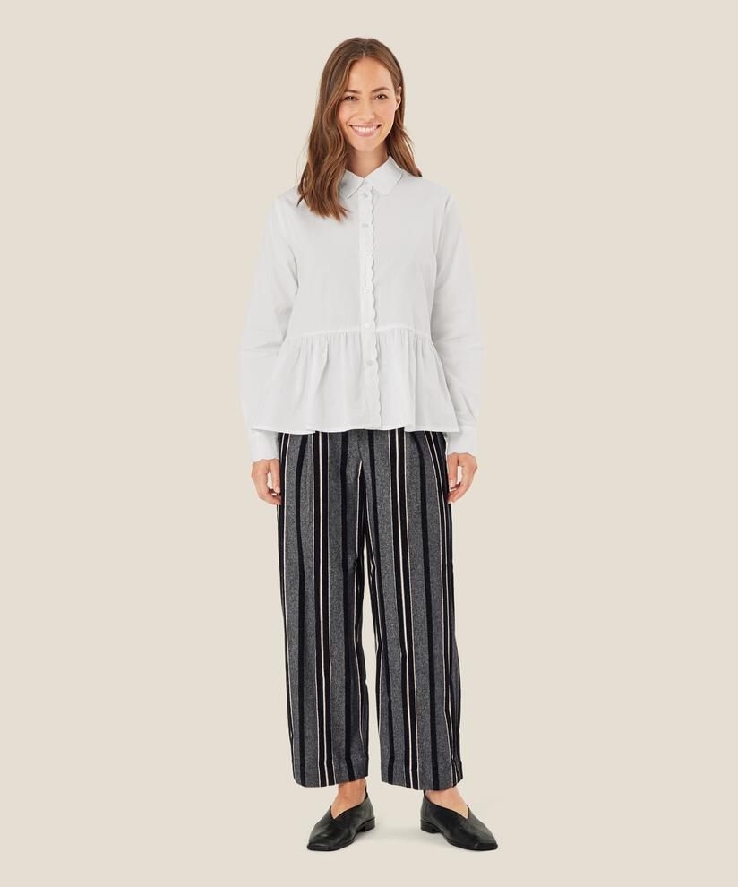 Piedad Bukser, Black