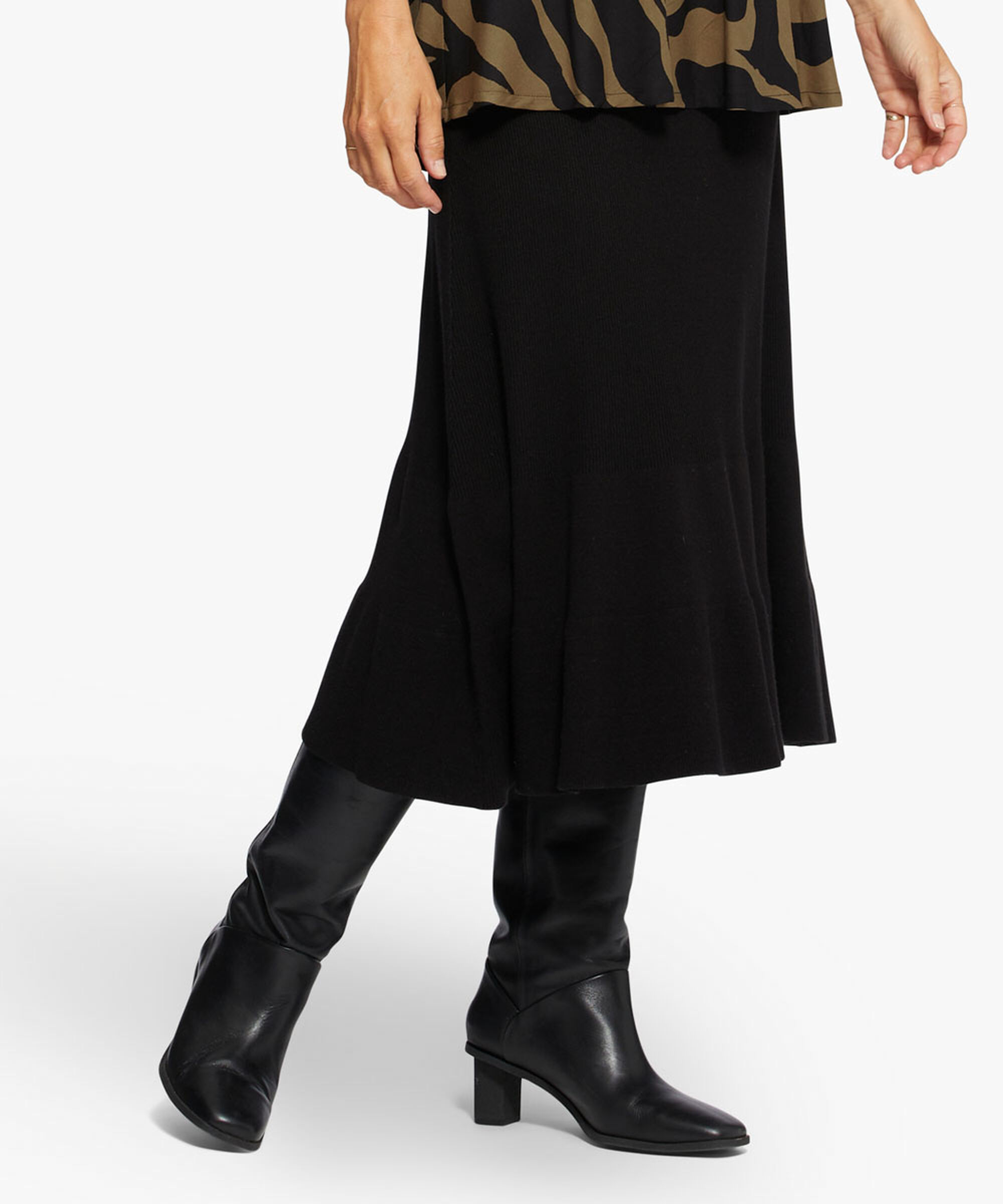 SORINA NEDERDEL, Black