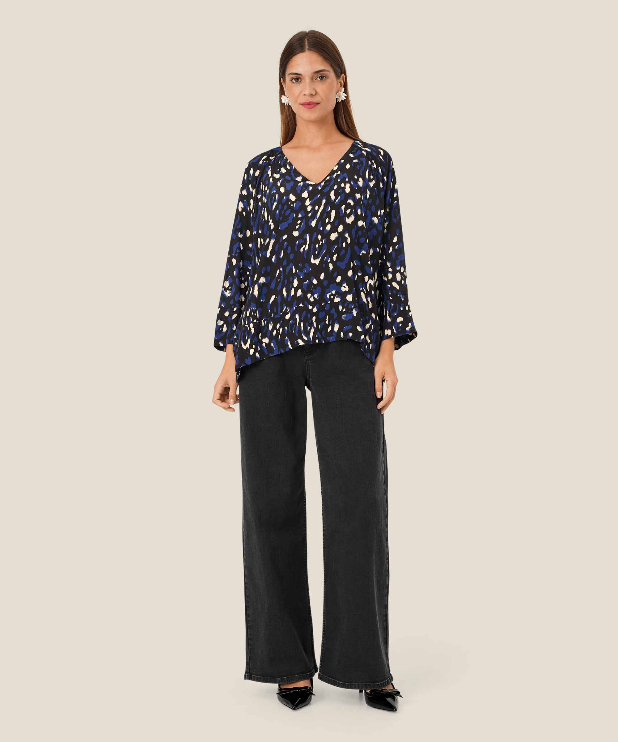 Benika Top, Medieval blue