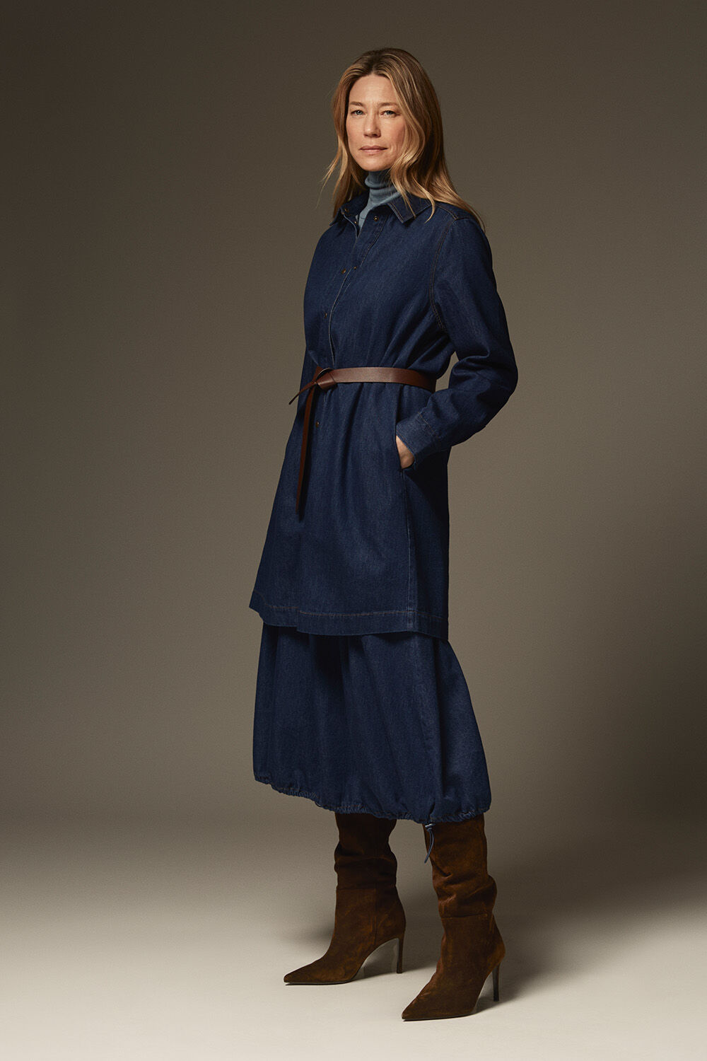 Ingelena Denim Skjorte  - Dark Denim, Stephi Denim Nederdel - Dark Denim, Rasline B&aelig;lte - Sh. Chocolate