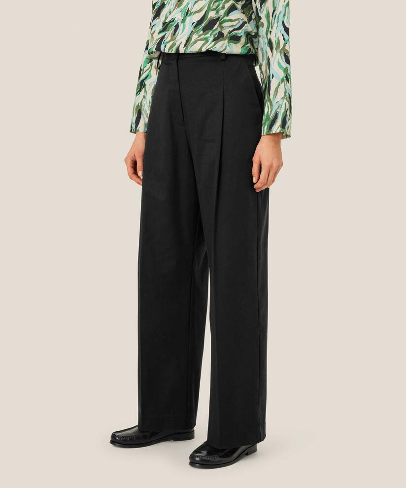 Pattigul Bukser, Black