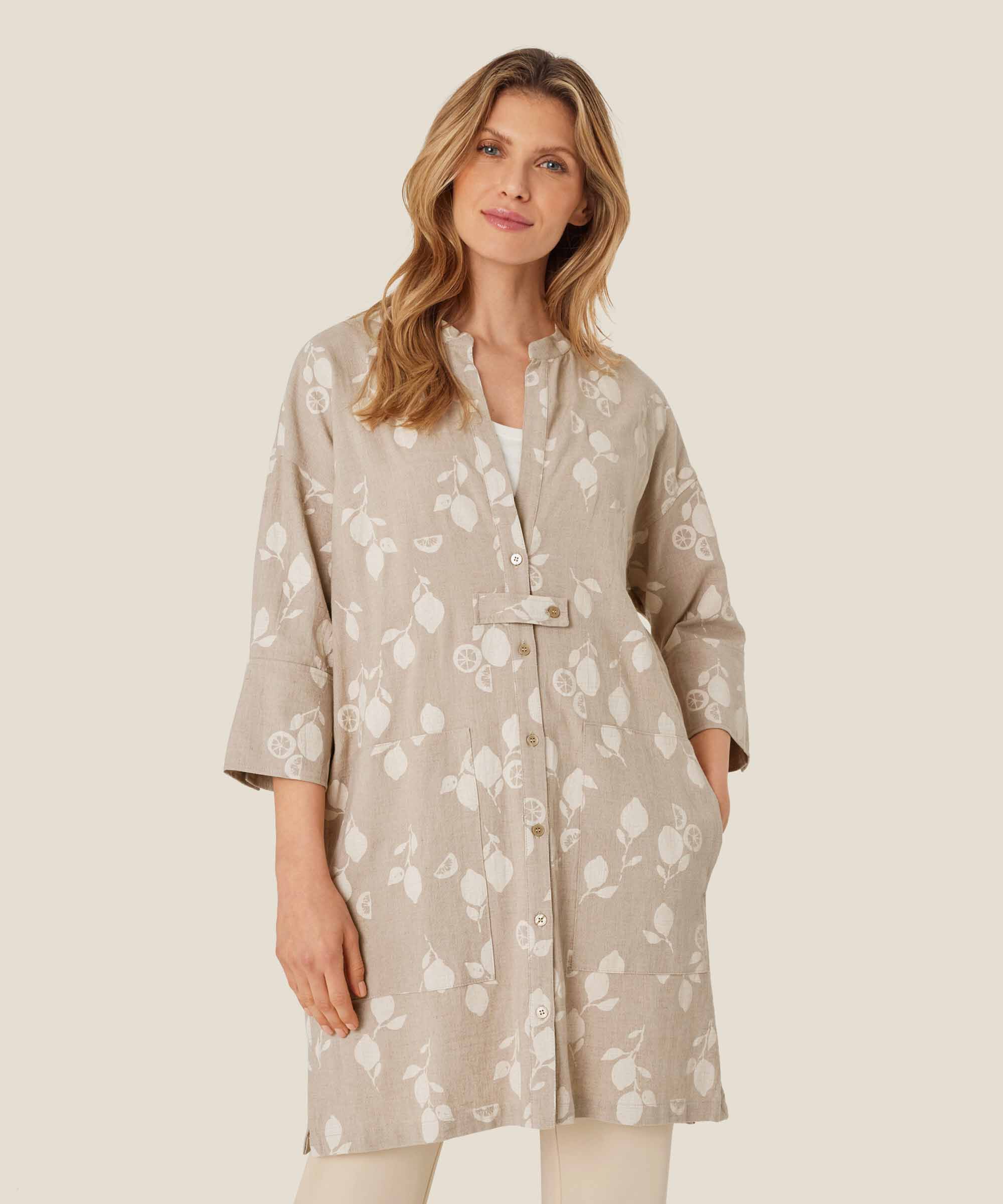 Genoveva Tunika, Natural