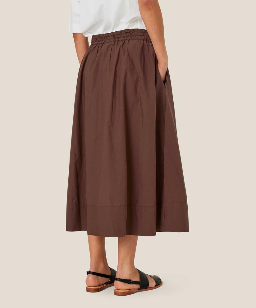 Sebana Nederdel, Chestnut