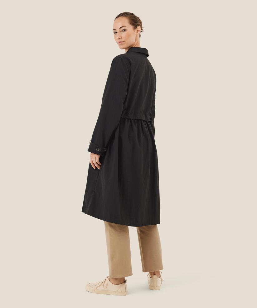 Tilia Frakke , Black