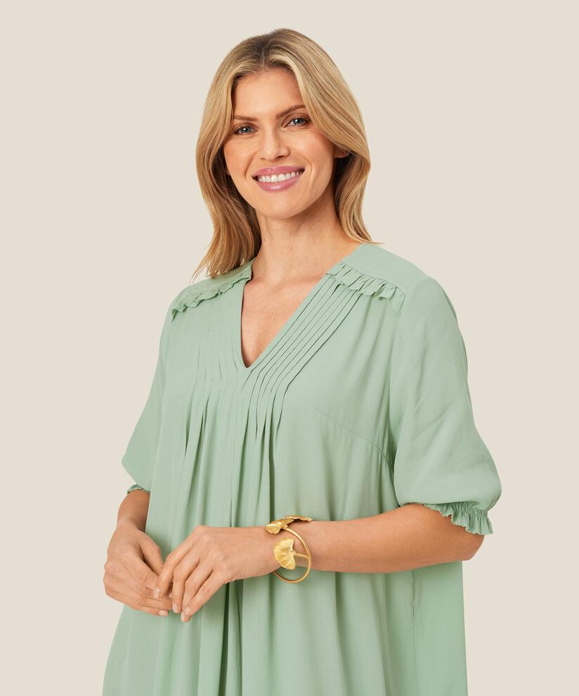 Nechana Kjole, Frosty Green