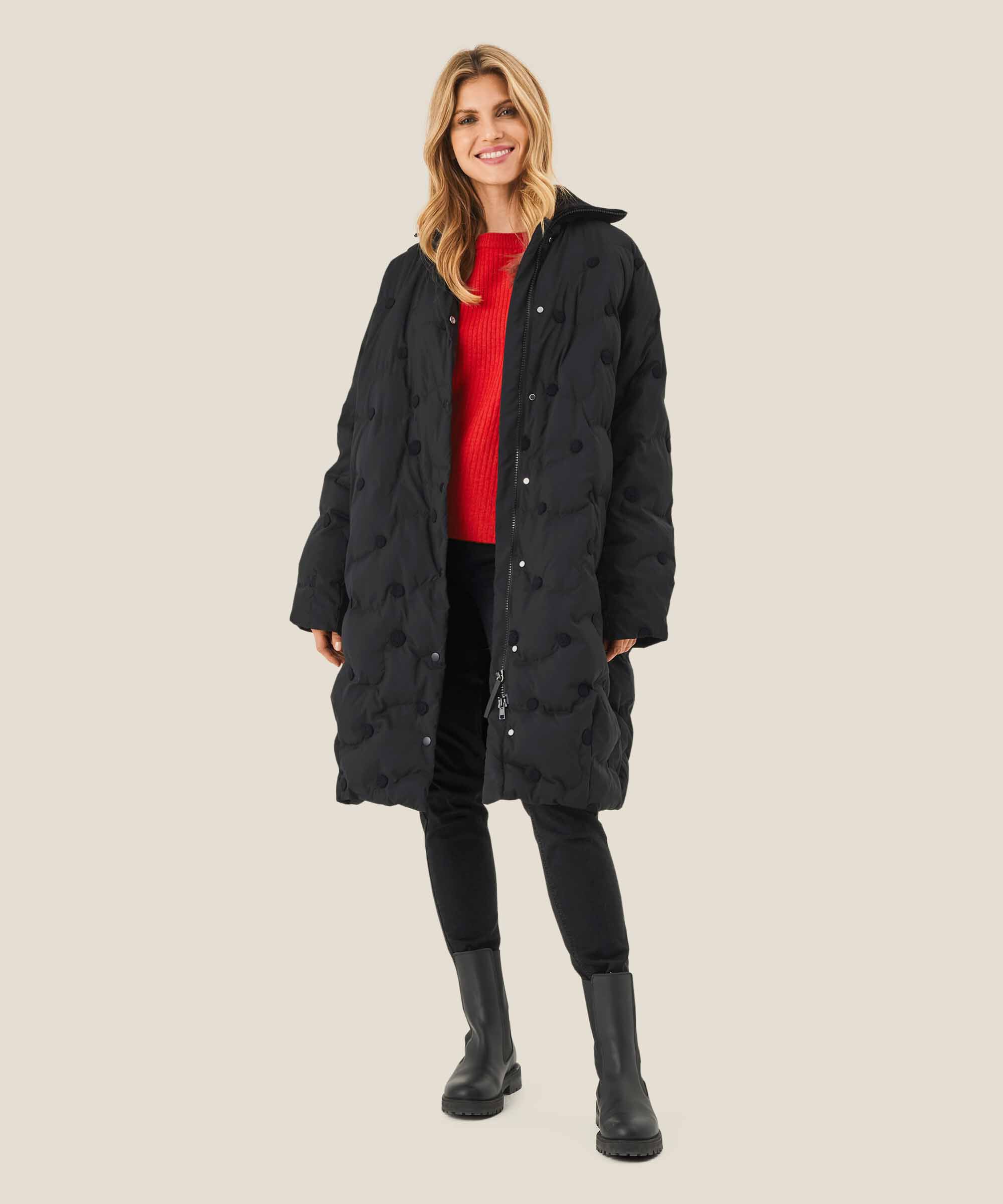 Tahila Dunfrakke, Black