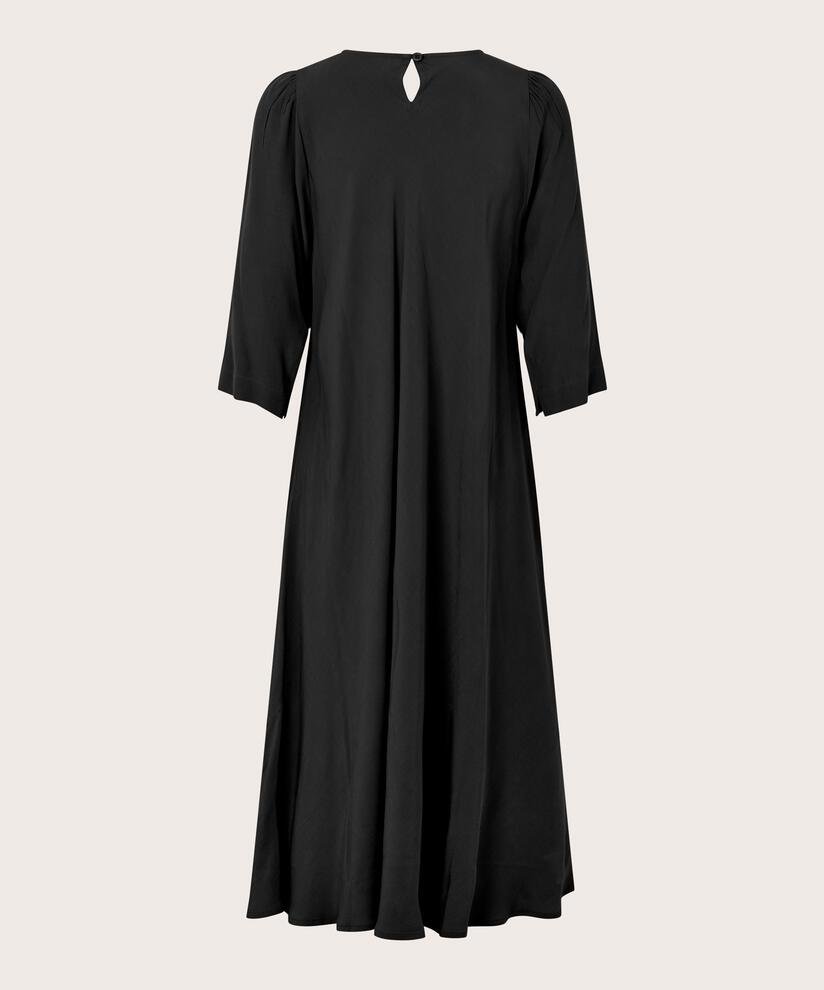 Nanda Kjole, Black