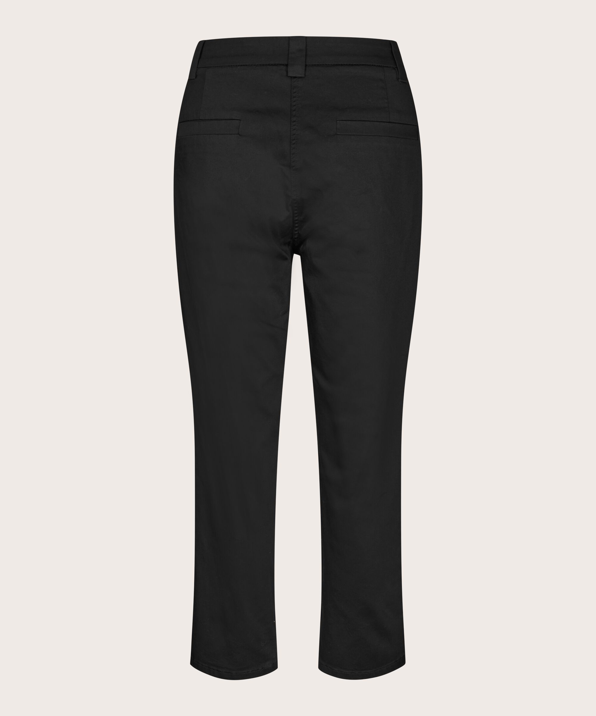 Paulisa Bukser, Black