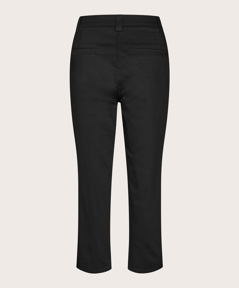 Paulisa Bukser, Black