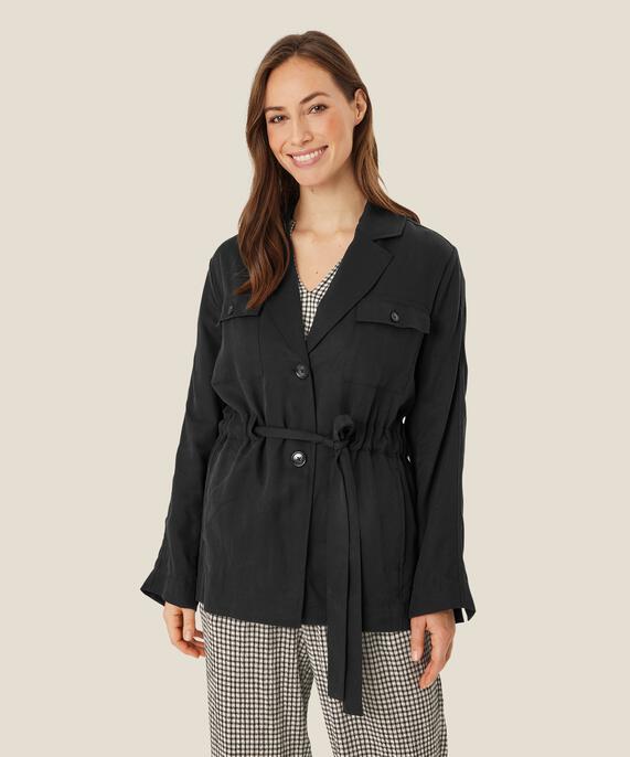 Julietna Jakke, Black