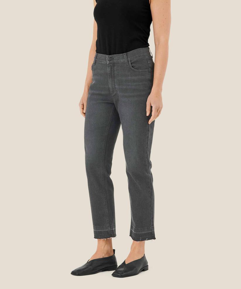 Padalli Bukser, Black