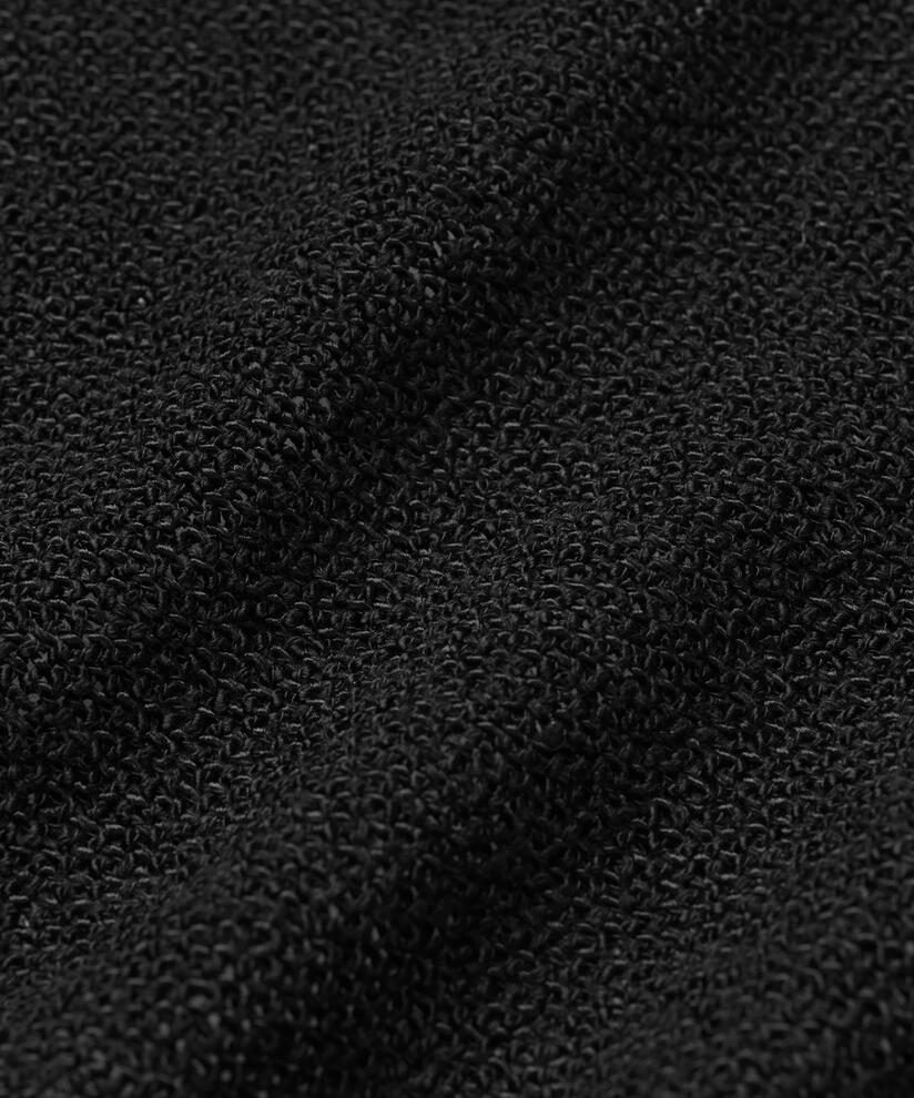 Jett Jakke, Black