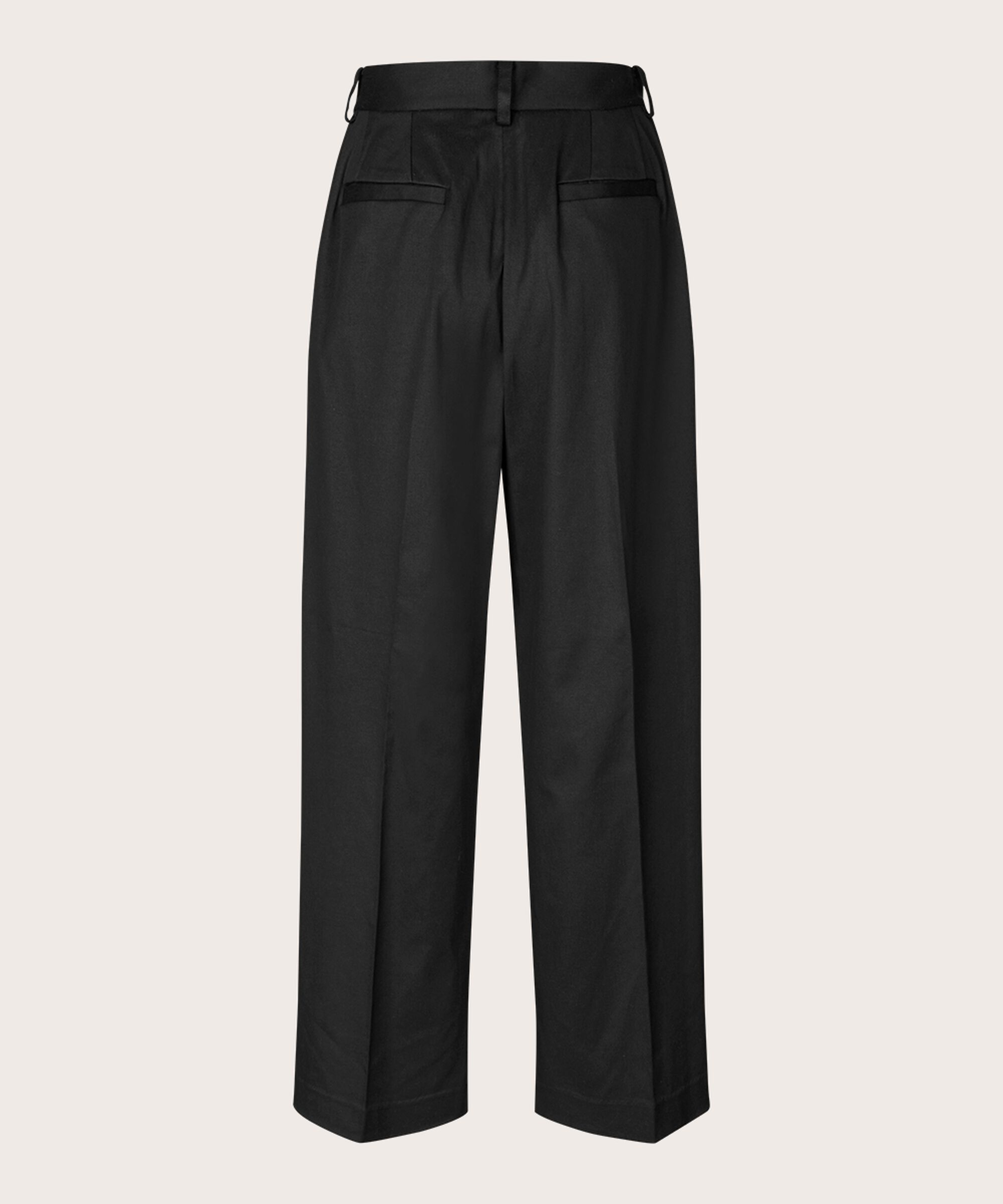 Pattigul Bukser, Black