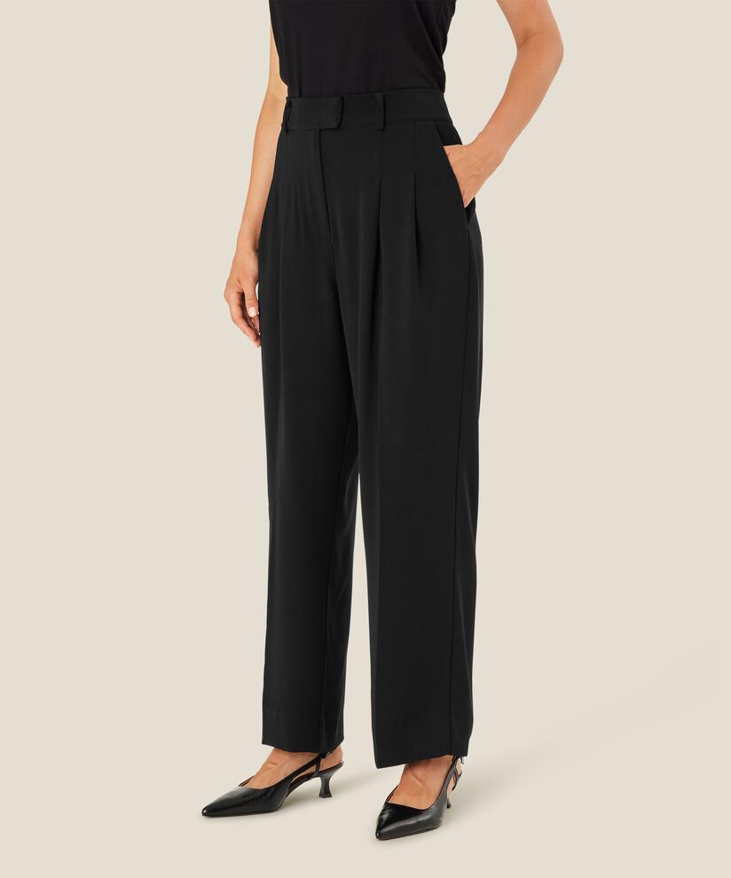 Perlias Bukser, Black