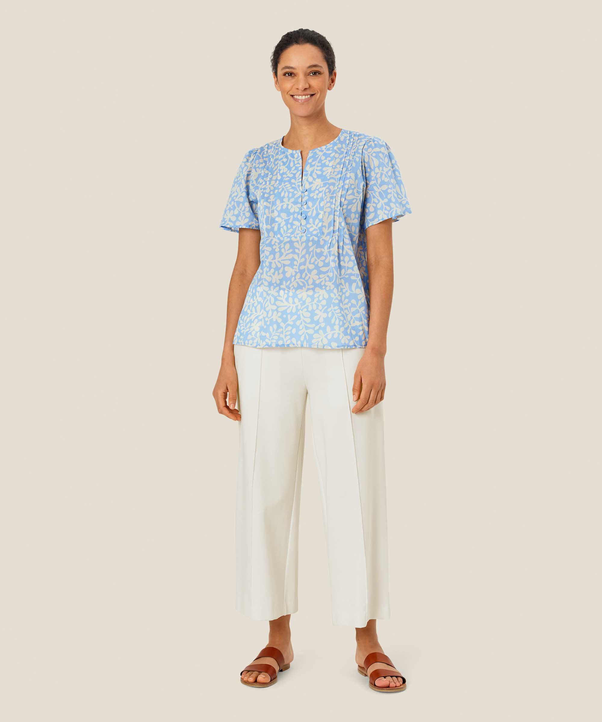 Delphia Top, Della Blue