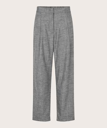 Pavithra Bukser, Black