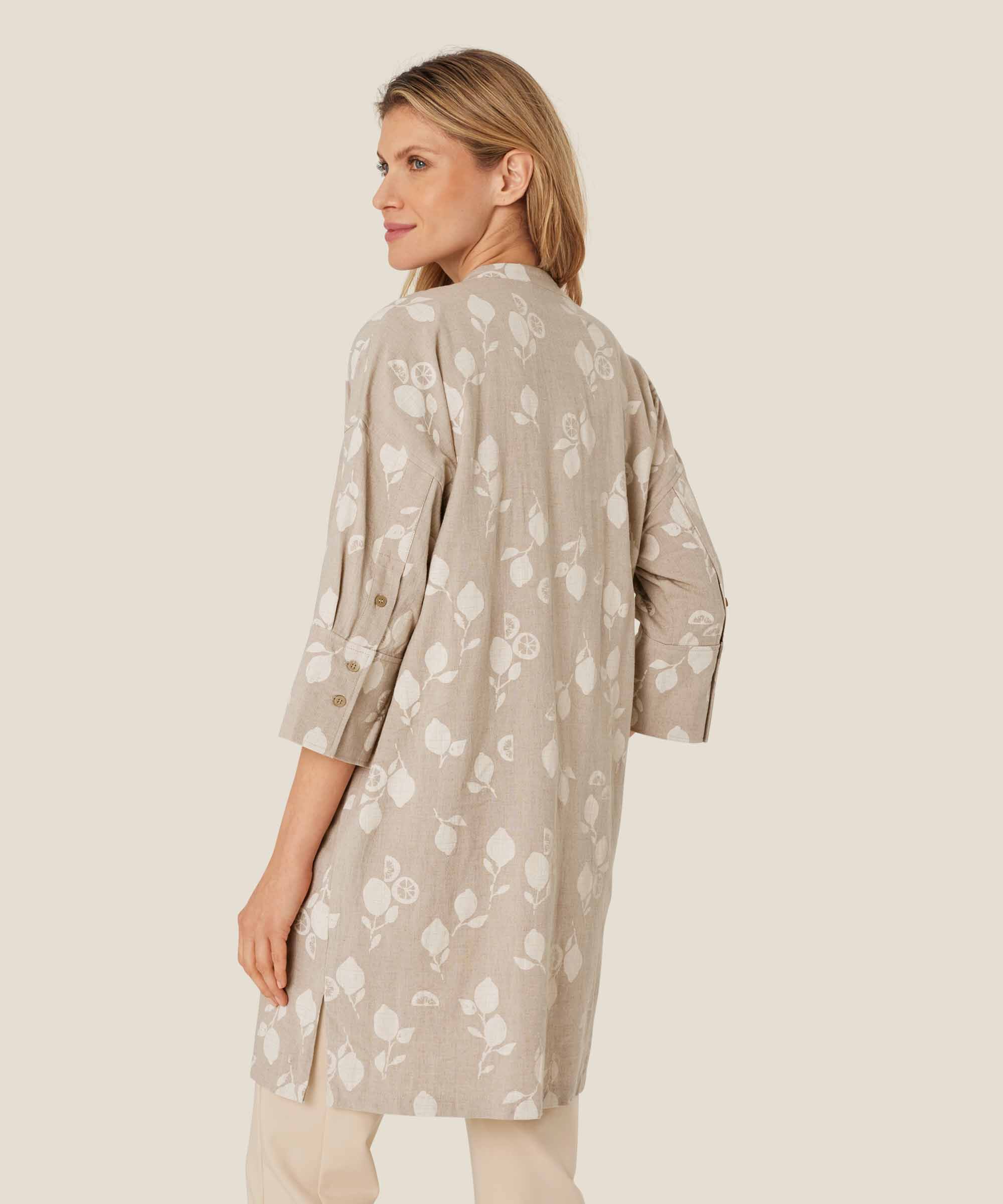 Genoveva Tunika, Natural