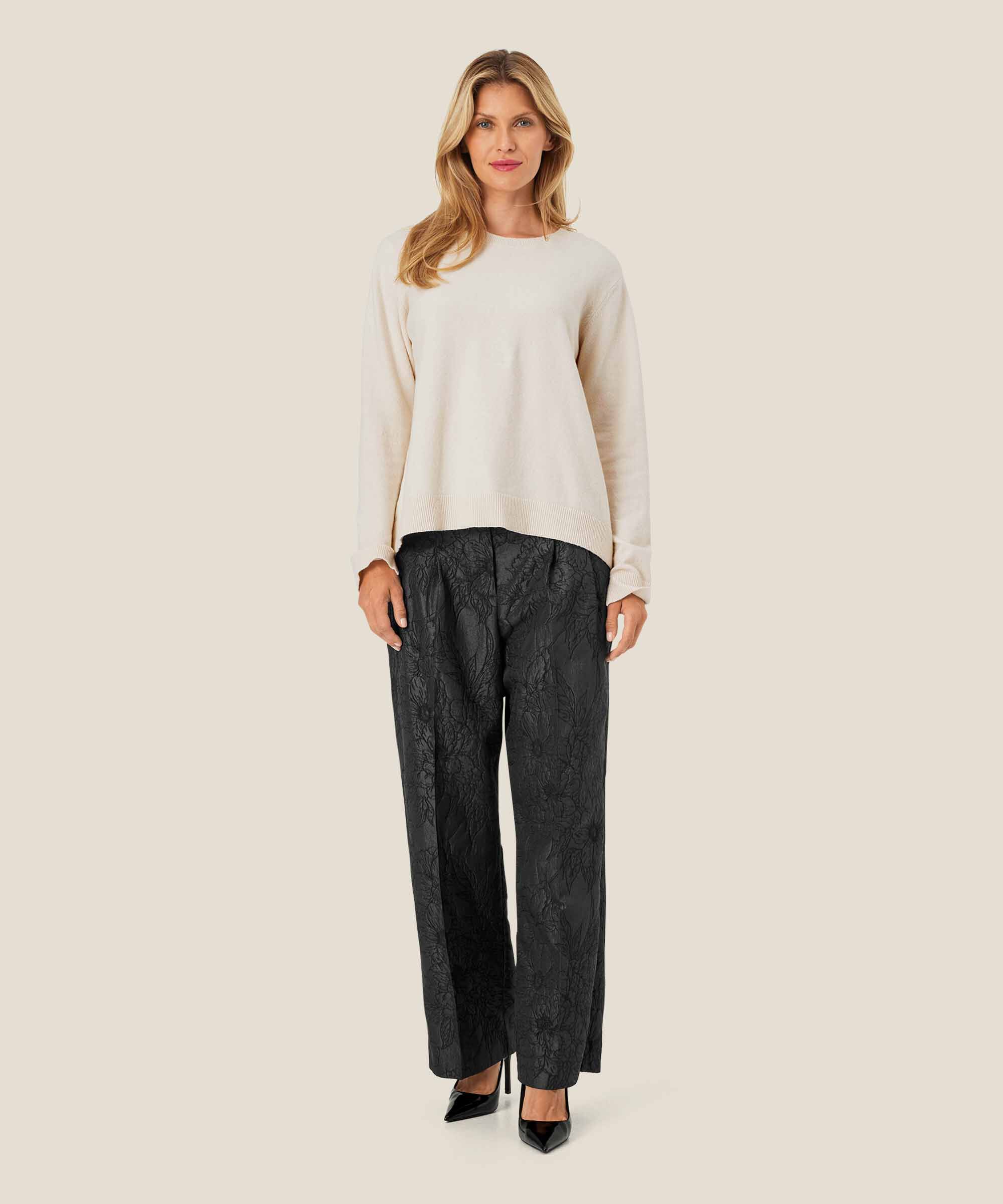 Perlias Bukser, Black