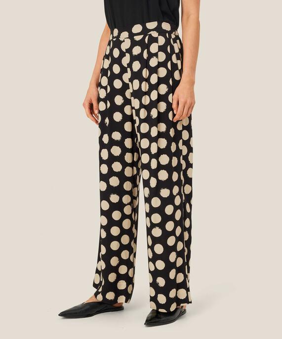 Patty Bukser, Black