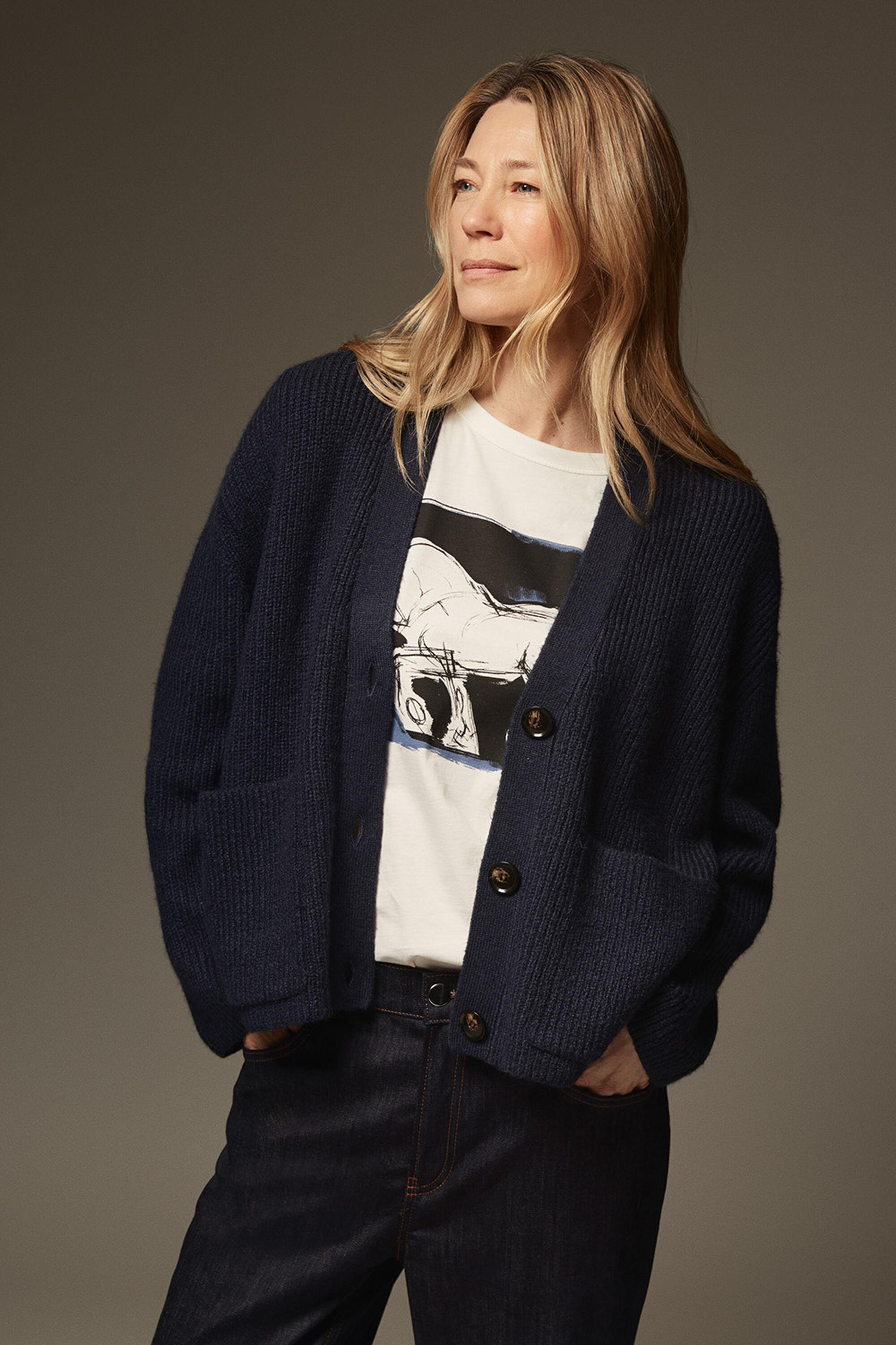 Lexie Cardigan - Navy Blazer, Doreann JERSEY Top - Jet Stream, Palvessa Denim Bukser - Dark Denim