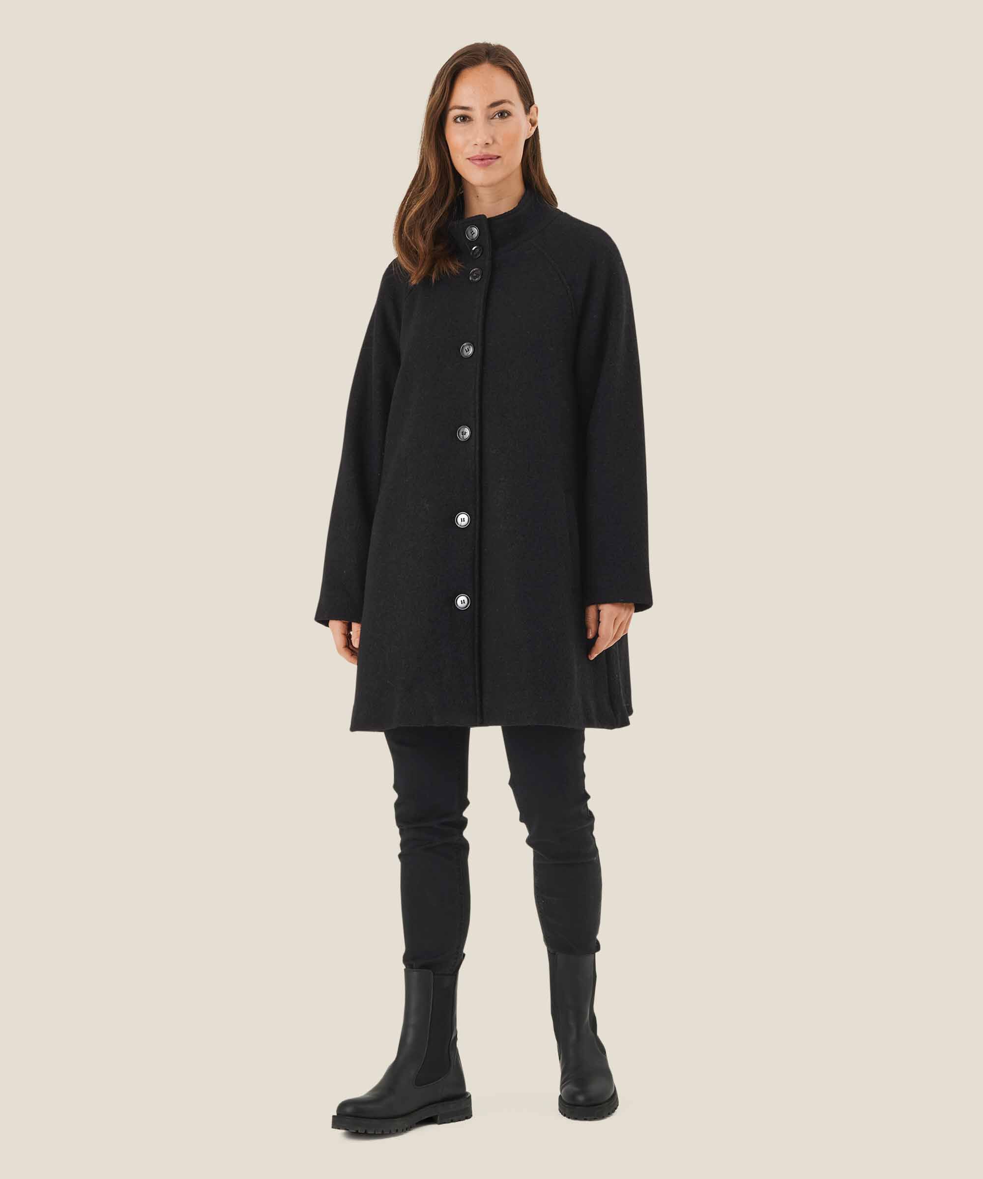 Teresa Uldfrakke, Black