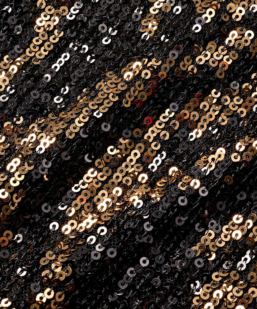 Prilly Bukser, Black