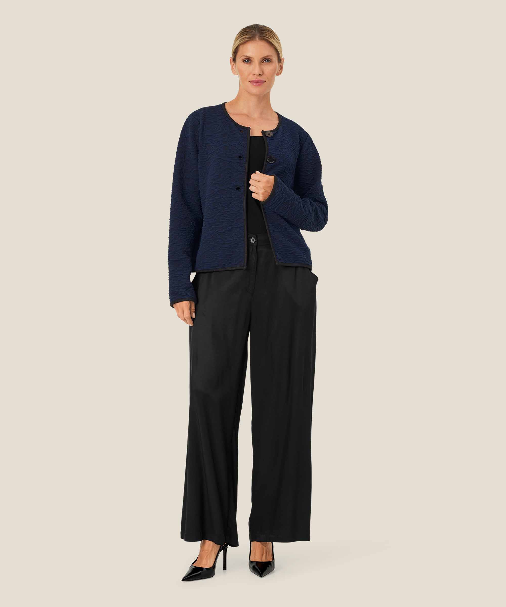 Perinus Bukser, Black