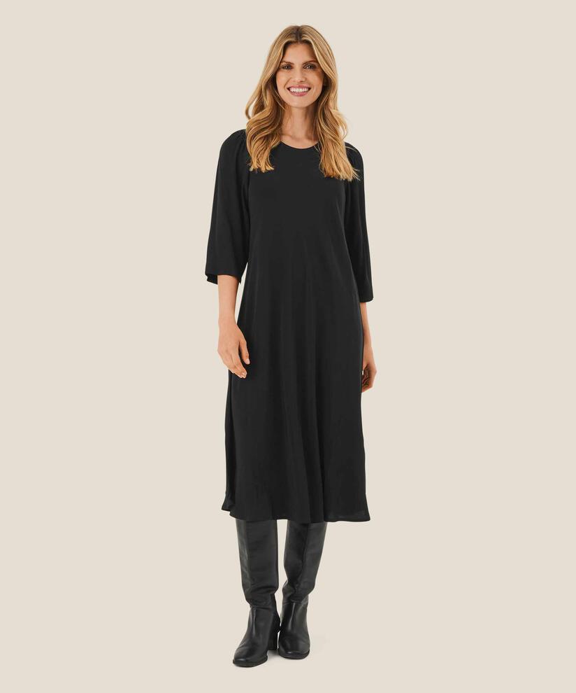 Nanda Kjole, Black