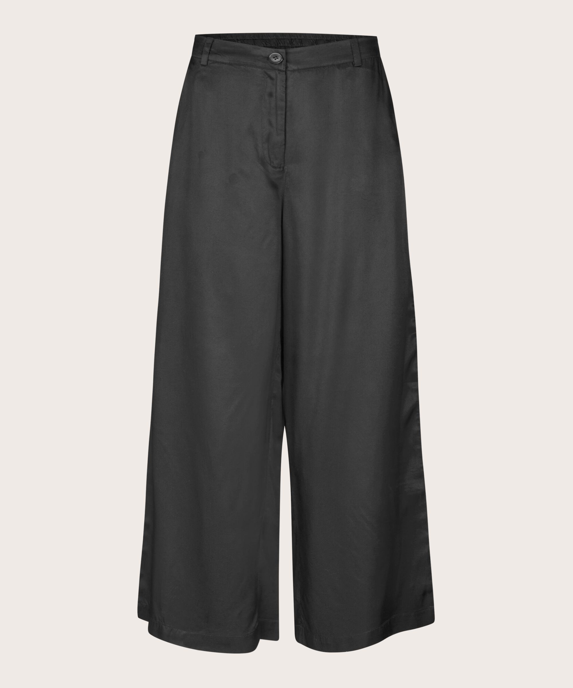 Perinus Bukser, Black