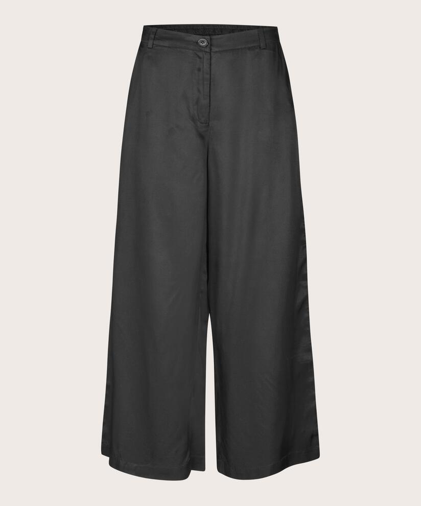 Perinus Bukser, Black