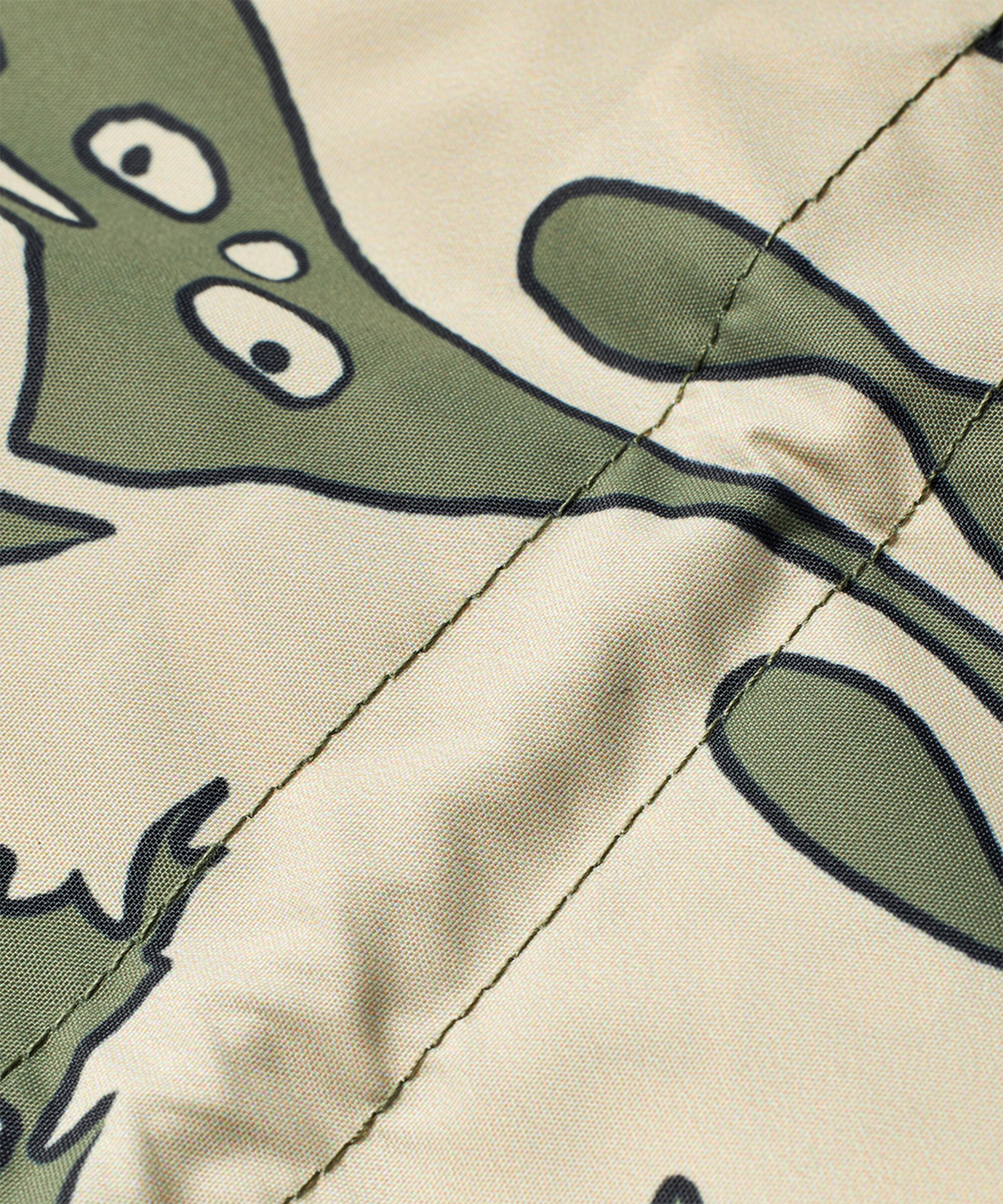 Trina Regnfrakke, D. Lichen Green