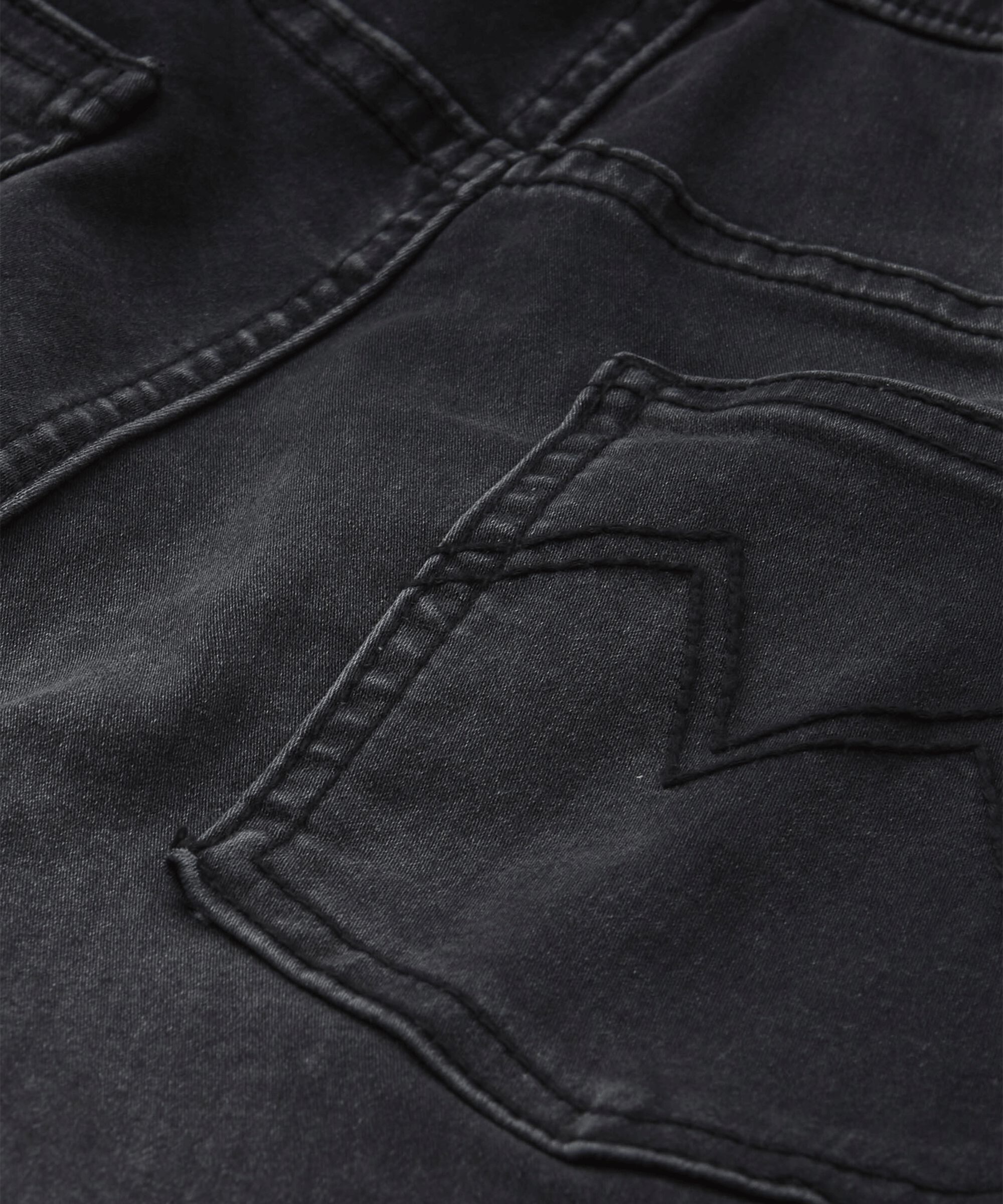 Papia Bukser, Black